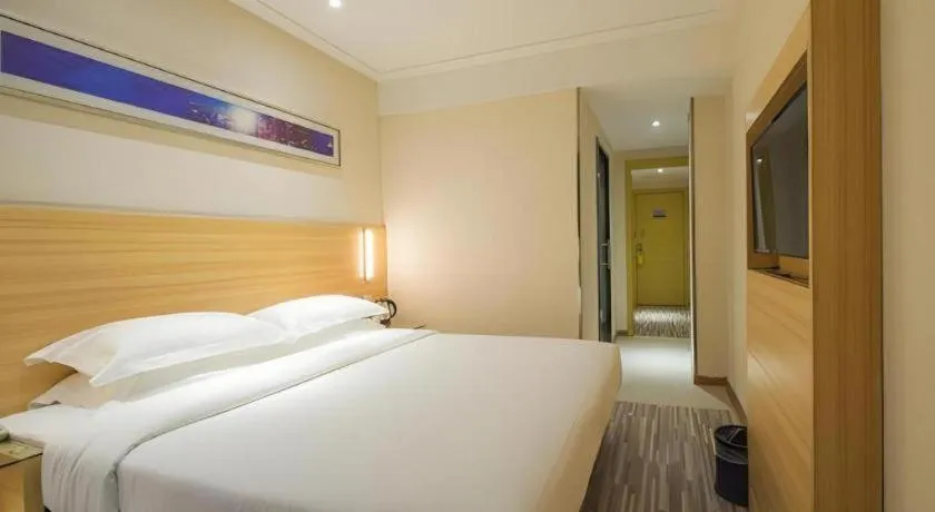 Bed in City Comfort Inn Wuhan Guanggu Textile University