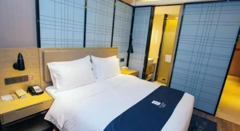 Bed in Echarm Hotel Nanning Guangxi University Xinyang Longteng District Maternal and Child Hospital Bed in Echarm Hotel Nanning Guangxi University Xinyang Longteng District Maternal and Child Hospital