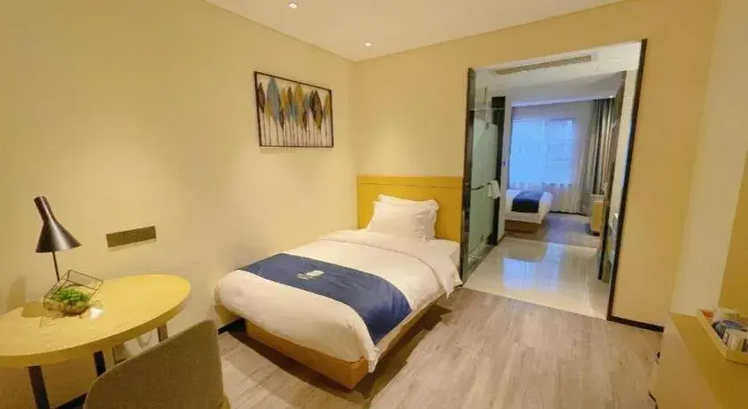 Bed in Echarm Hotel Nanning Guangxi University Xinyang Longteng District Maternal and Child Hospital Bed in Echarm Hotel Nanning Guangxi University Xinyang Longteng District Maternal and Child Hospital