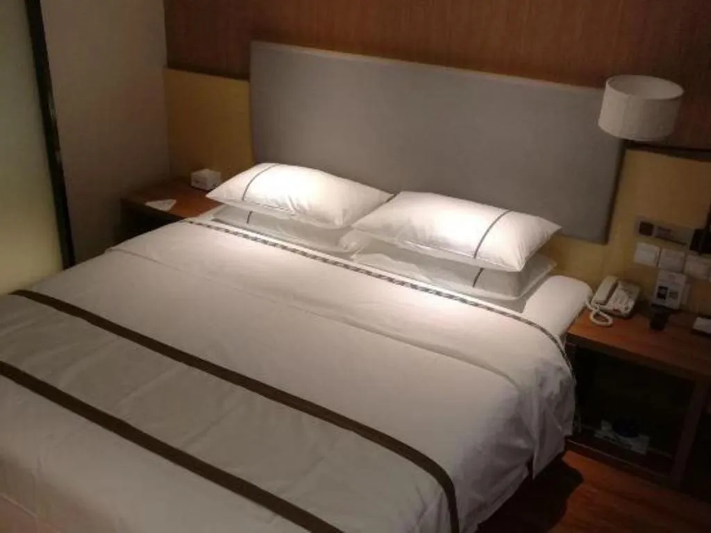 Bed in Jtour Inn Huanggang Wuxue City Square