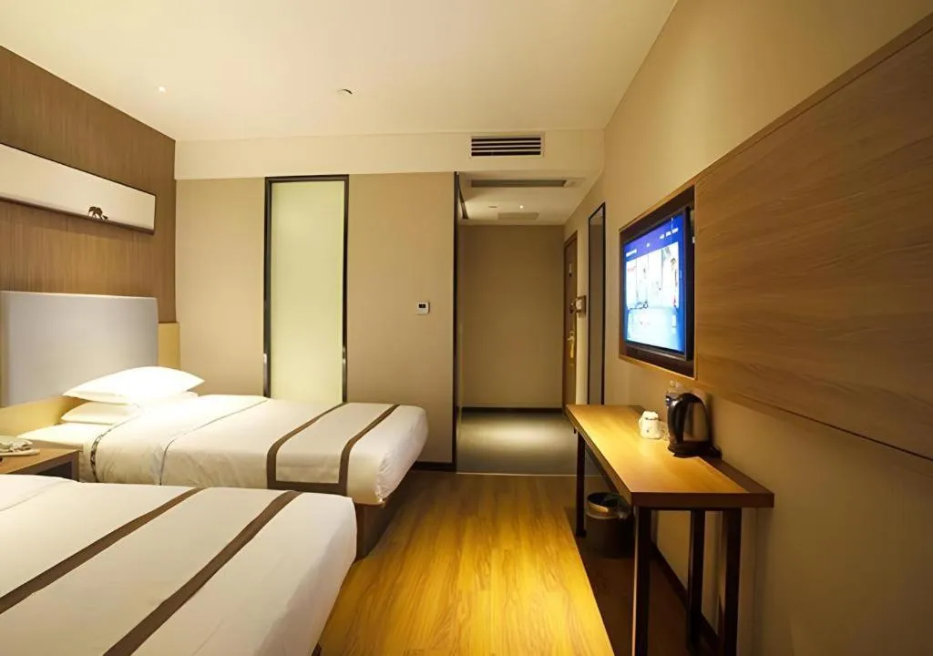 Bed in Jtour Inn Huanggang Wuxue City Square