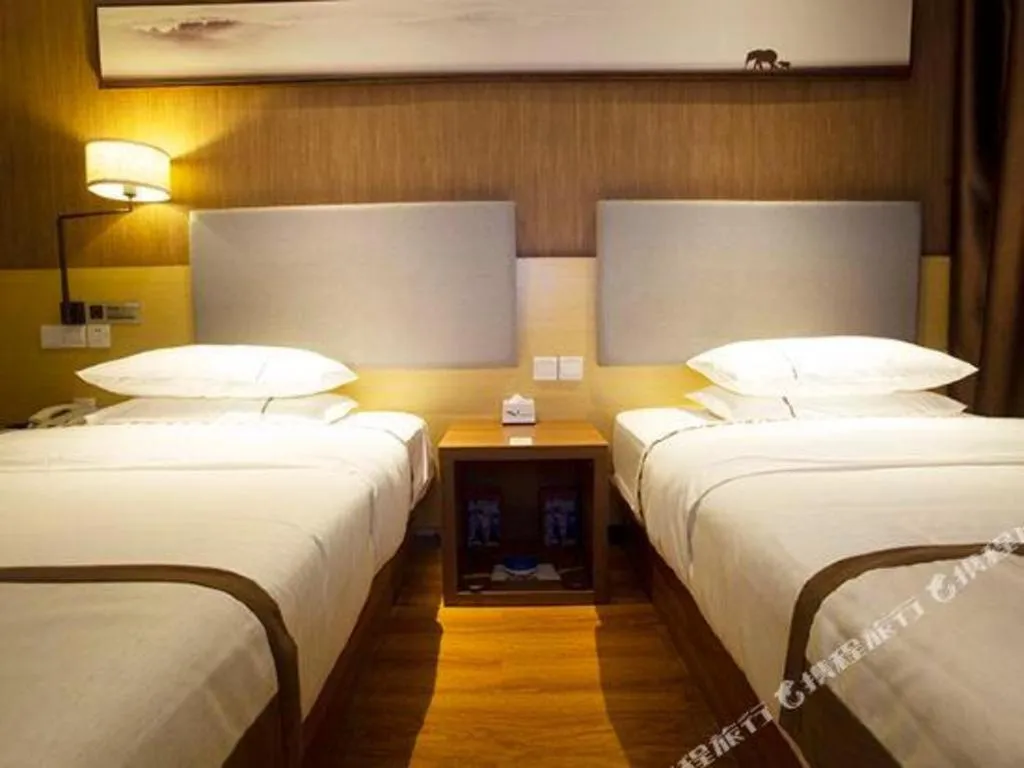 Bed in Jtour Inn Huanggang Wuxue City Square