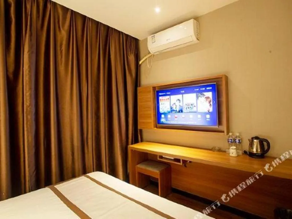 Bed in Jtour Inn Huanggang Wuxue City Square