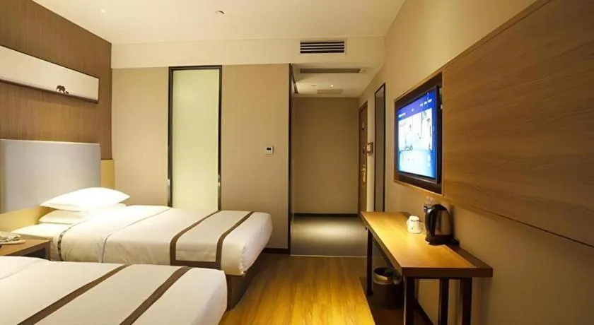 Bed in Jtour Inn Huanggang Wuxue City Square