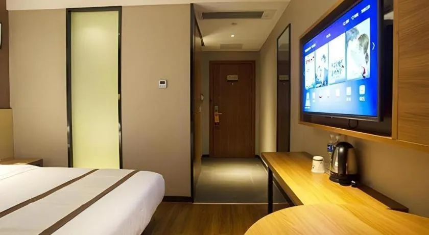 Bed in Jtour Inn Huanggang Wuxue City Square