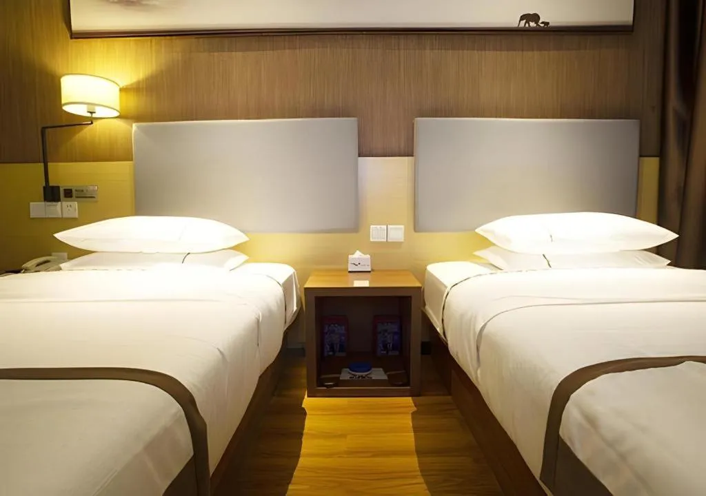 Bed in Jtour Inn Huanggang Wuxue City Square