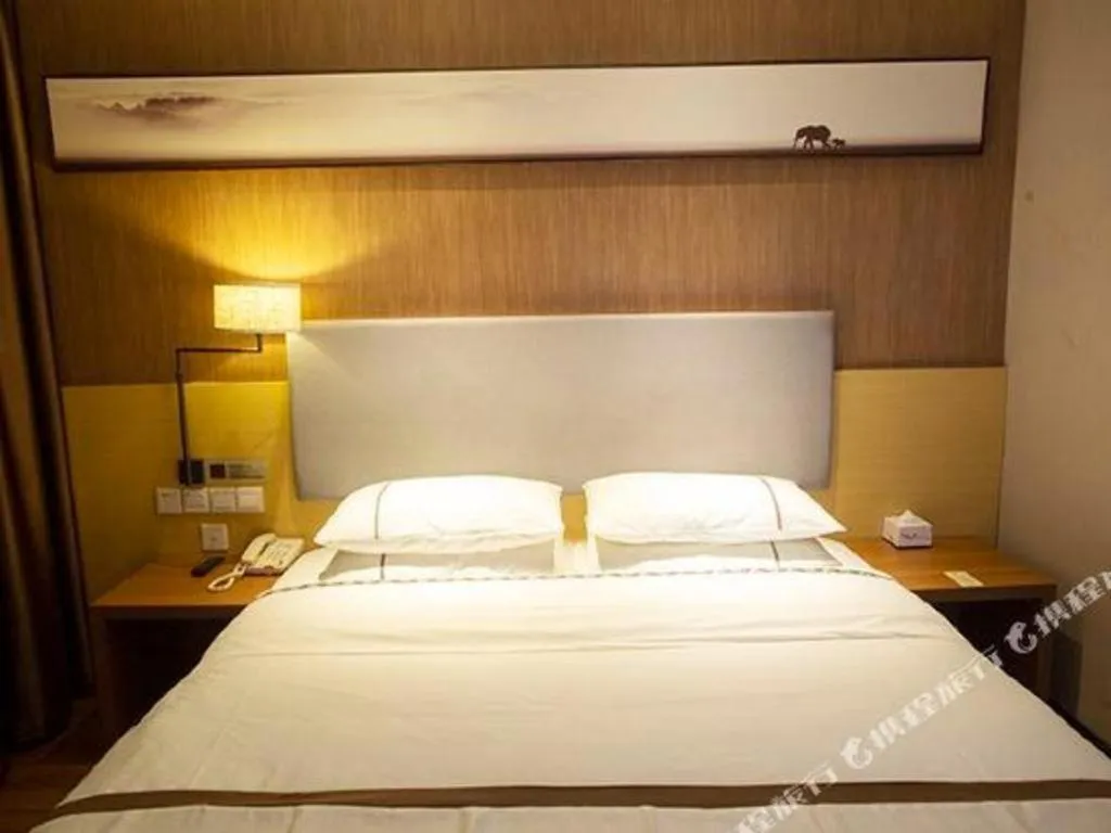 Bed in Jtour Inn Huanggang Wuxue City Square
