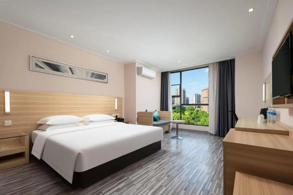 Bed in City Comfort Inn Wuhan Panlongcheng Baishang Shopping Center