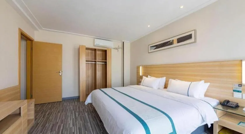 Bed in City Comfort Inn Wuhan Sports Center Sanjiaohu Metro Station