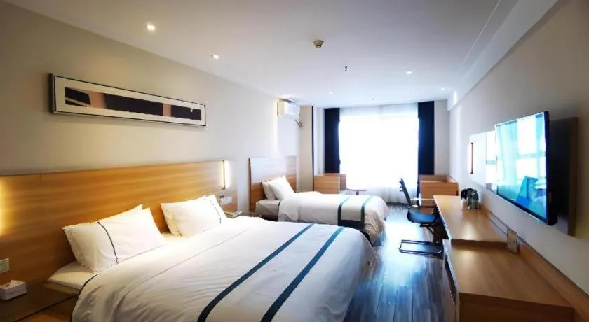 Bed in City Comfort Inn Wuhan Sports Center Sanjiaohu Metro Station