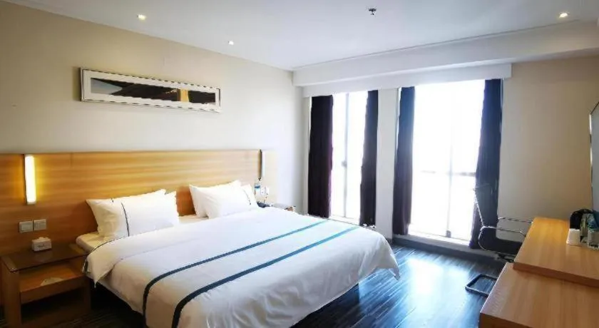 Bed in City Comfort Inn Wuhan Sports Center Sanjiaohu Metro Station