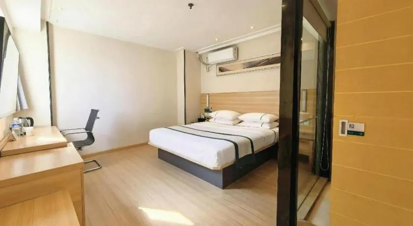 Bed in City Comfort Inn Wuhan Sports Center Sanjiaohu Metro Station