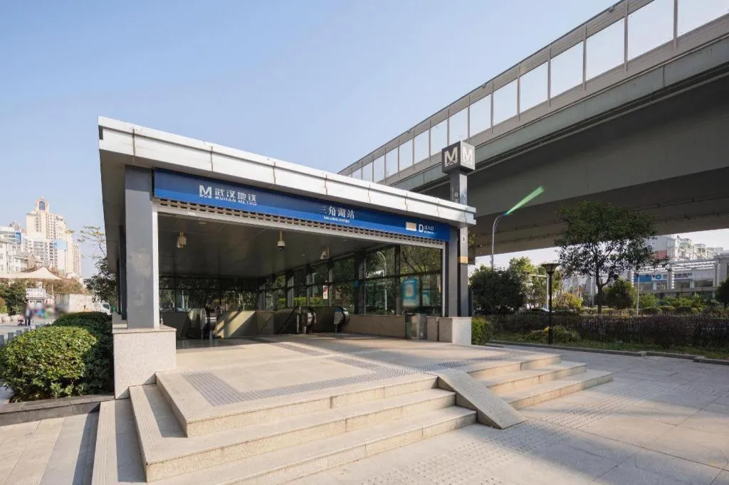 City Comfort Inn Wuhan Sports Center Sanjiaohu Metro Station