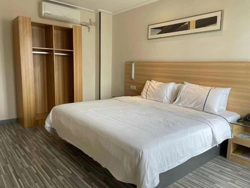 Bed in City Comfort Inn Wuhan Sports Center Sanjiaohu Metro Station