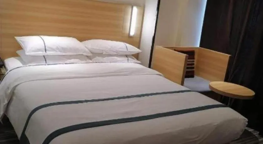 Bed in City Comfort Inn Wuhan Sports Center Sanjiaohu Metro Station