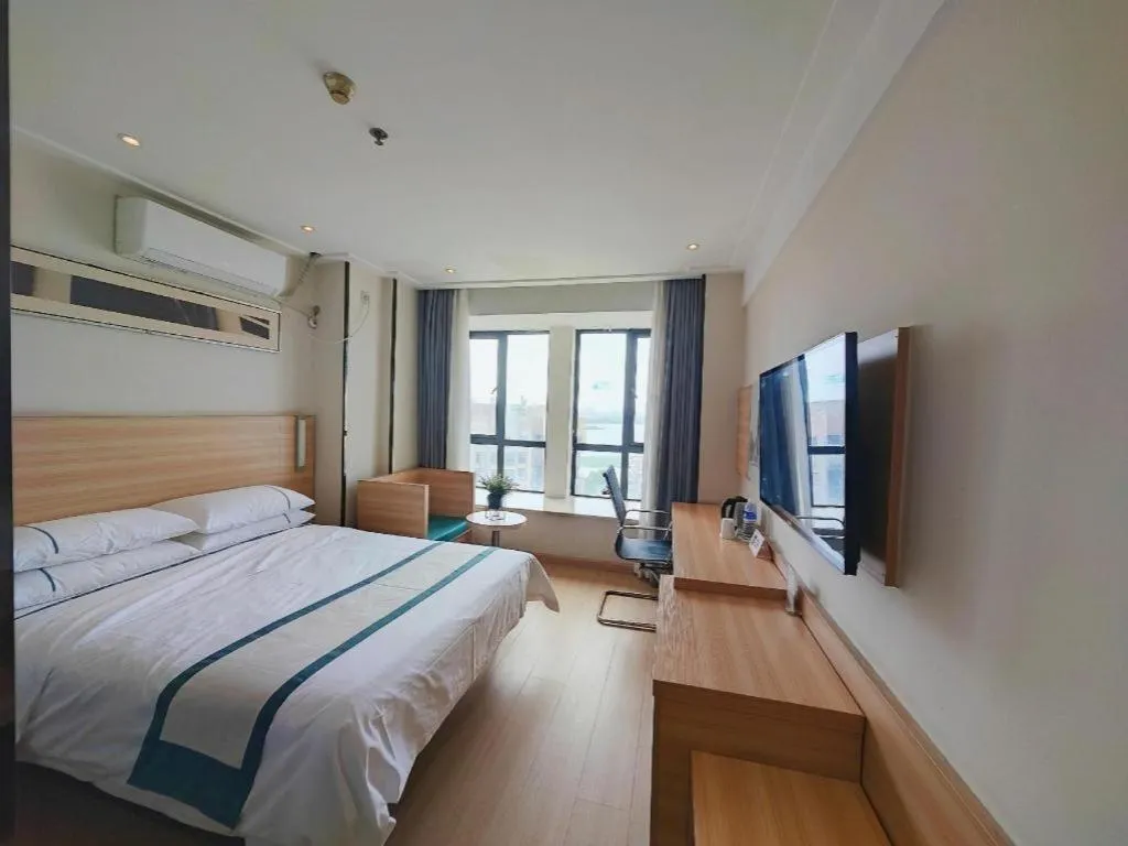 Bed in City Comfort Inn Wuhan Sports Center Sanjiaohu Metro Station