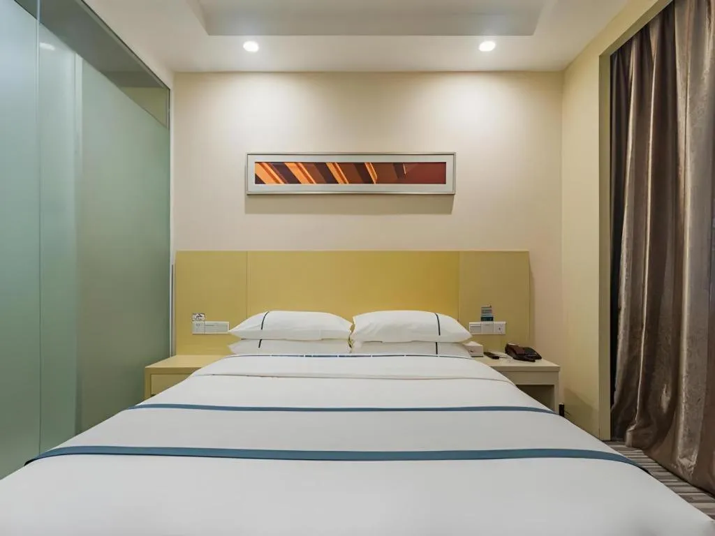 Bed in City Comfort Inn Guangzhou Tower Kecun Metro Station Dunhe