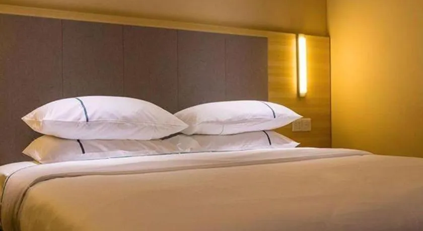 Bed in City Comfort Inn Guangzhou Zengcheng Yonghe Yongkang Road