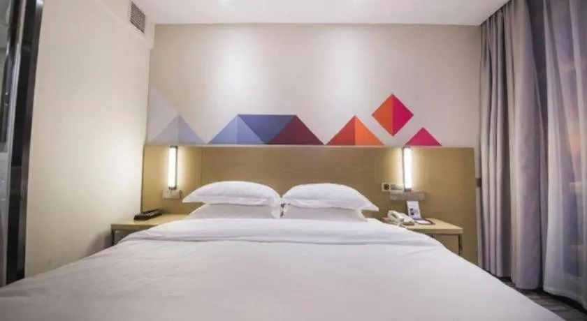 Bed in Borrman Hotel Guilin High-speed Railway North Station Evergrande Plaza