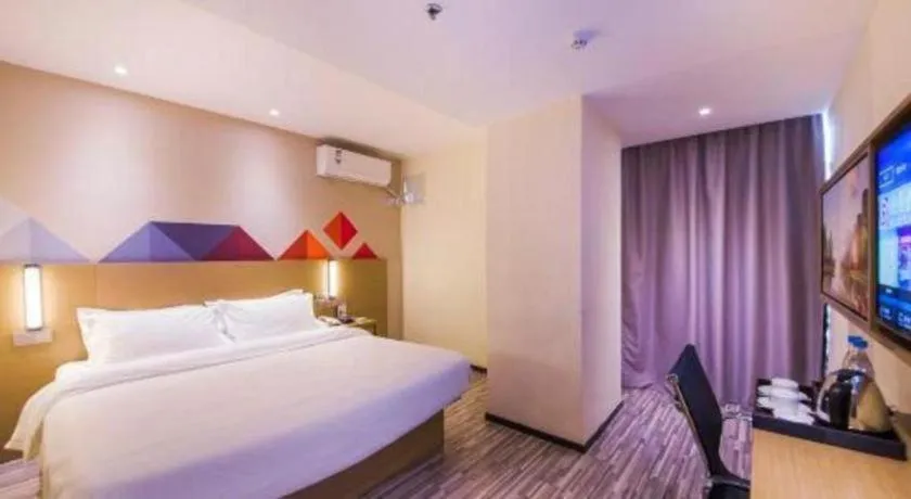 Bed in Borrman Hotel Guilin High-speed Railway North Station Evergrande Plaza