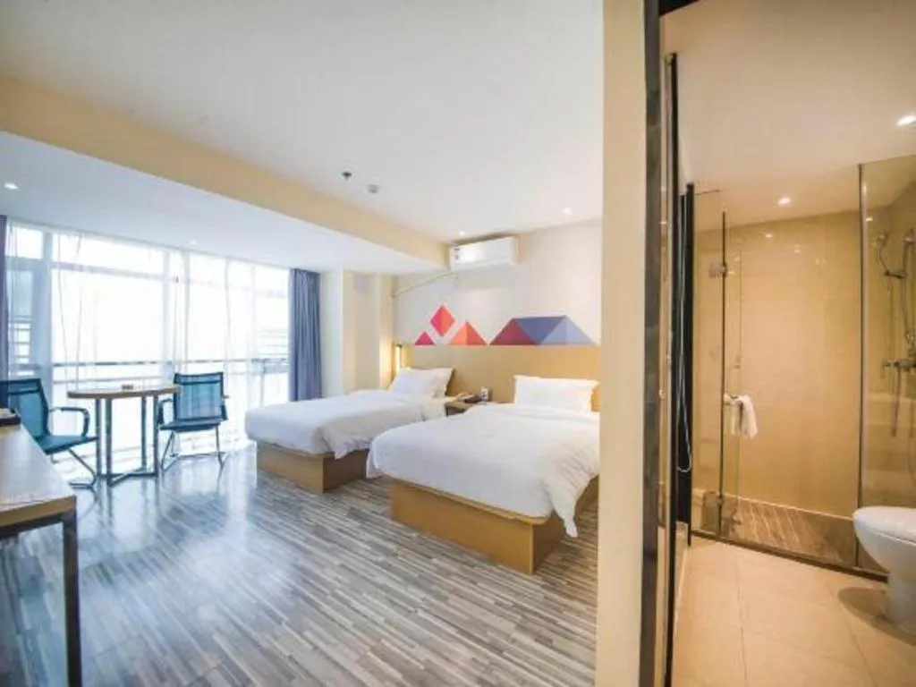 Bed in Borrman Hotel Guilin High-speed Railway North Station Evergrande Plaza