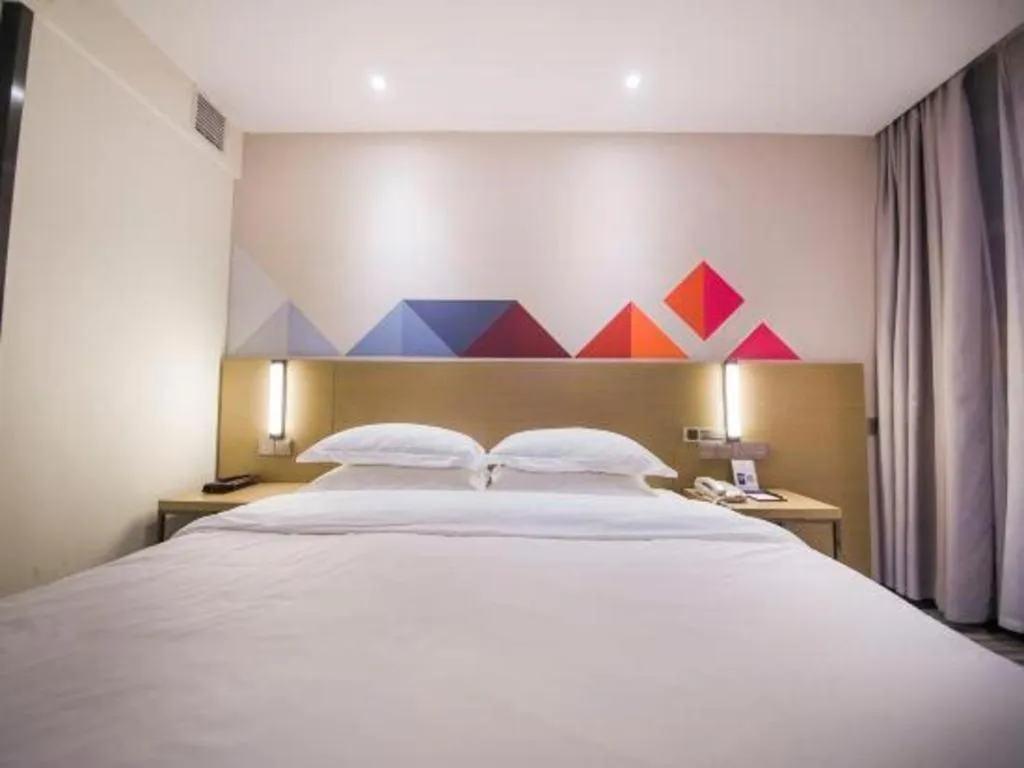 Bed in Borrman Hotel Guilin High-speed Railway North Station Evergrande Plaza
