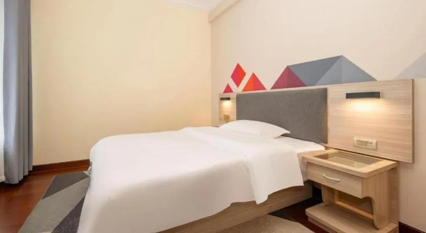 Bed in Borrman Hotel Guilin High-speed Railway North Station Evergrande Plaza