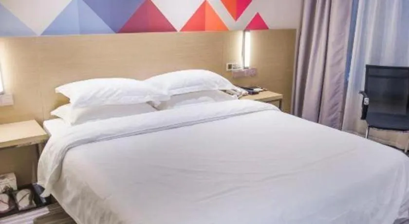 Bed in Borrman Hotel Guilin High-speed Railway North Station Evergrande Plaza