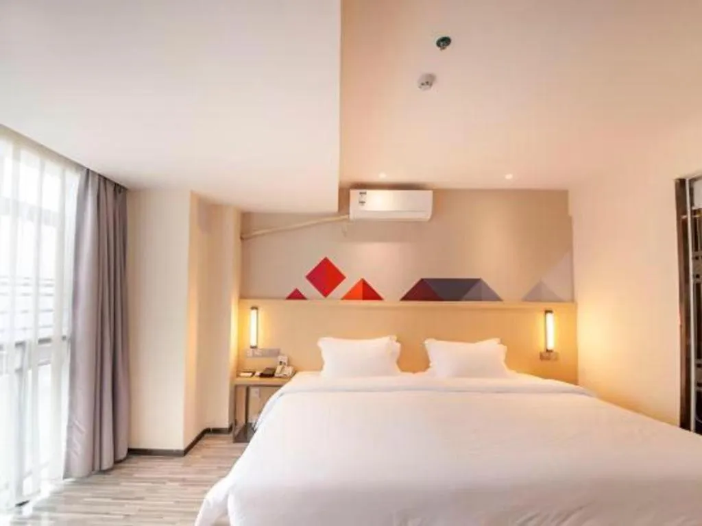 Bed in Borrman Hotel Guilin High-speed Railway North Station Evergrande Plaza