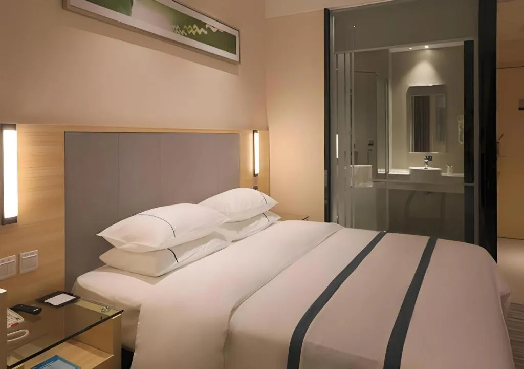 Bed in City Comfort Inn Guangzhou Luyuan Road Taojin Metro Station