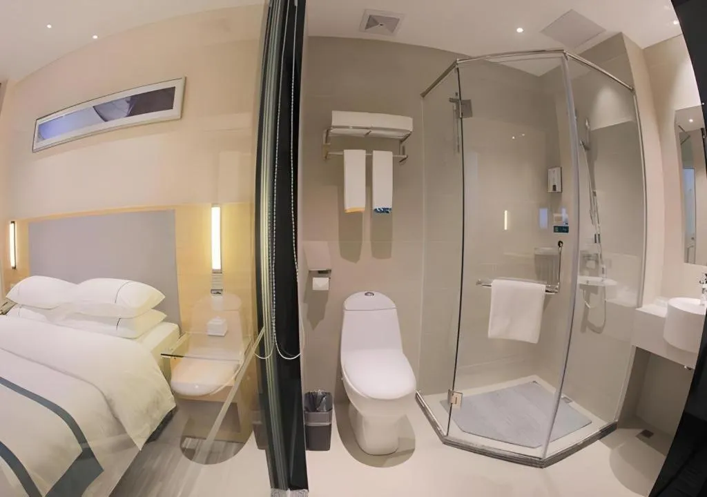 Bed in City Comfort Inn Guangzhou Luyuan Road Taojin Metro Station