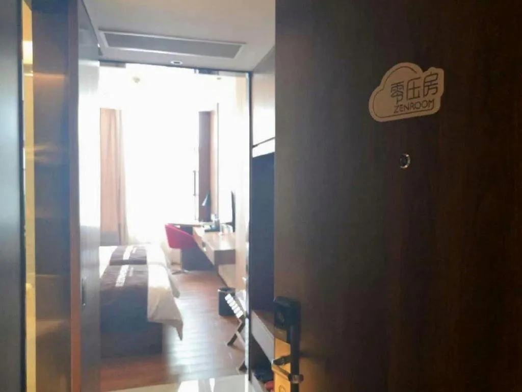 Bed in Borrman Hotel Qianjiang High-speed Railway Station Lobster City