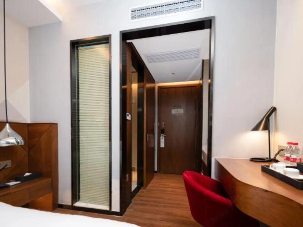 Bed in Borrman Hotel Qianjiang High-speed Railway Station Lobster City