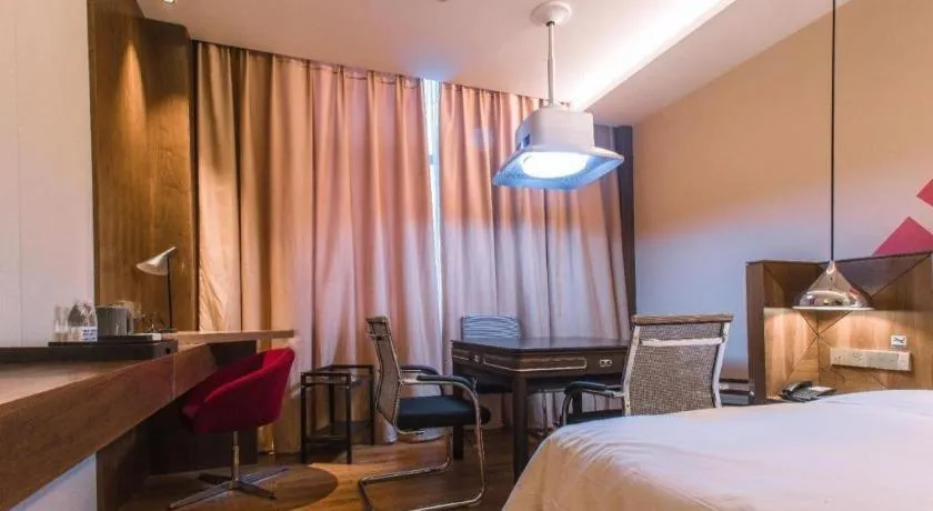 Bed in Borrman Hotel Qianjiang High-speed Railway Station Lobster City