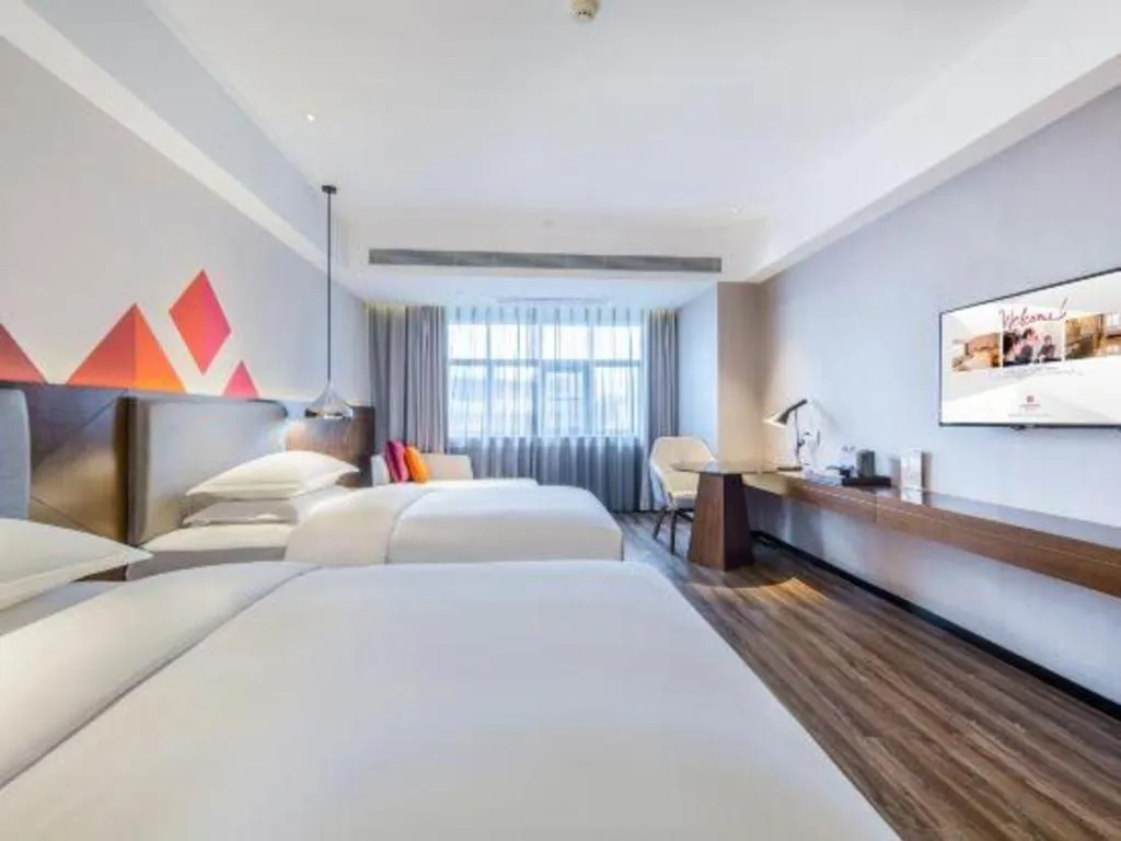 Bed in Borrman Hotel Qianjiang High-speed Railway Station Lobster City