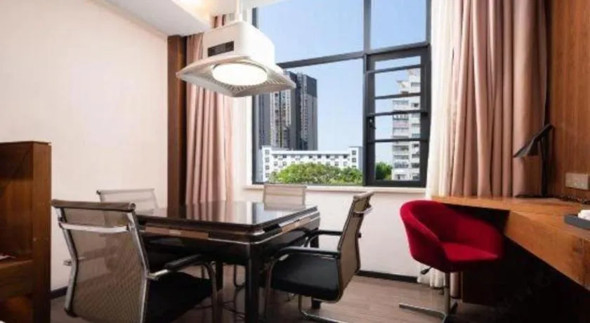 Borrman Hotel Qianjiang High-speed Railway Station Lobster City