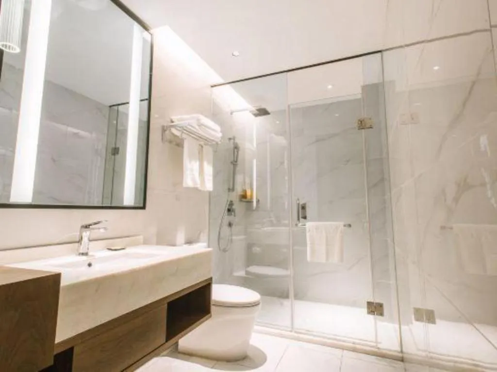 Borrman Hotel Qianjiang High-speed Railway Station Lobster City