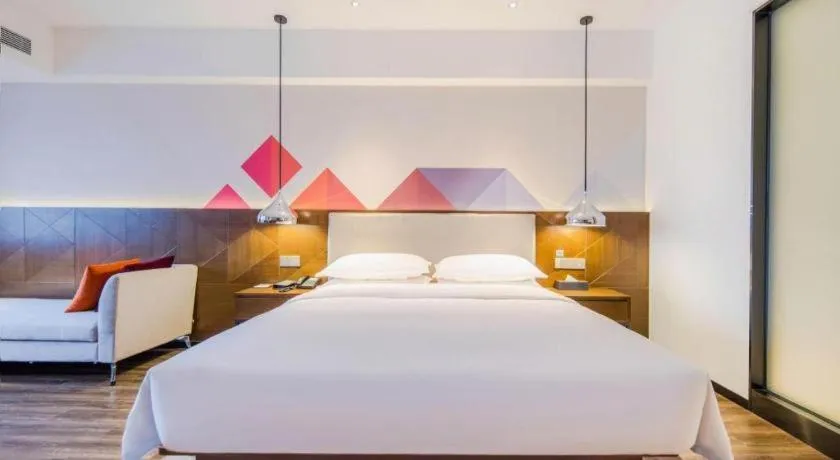 Bed in Borrman Hotel Qianjiang High-speed Railway Station Lobster City