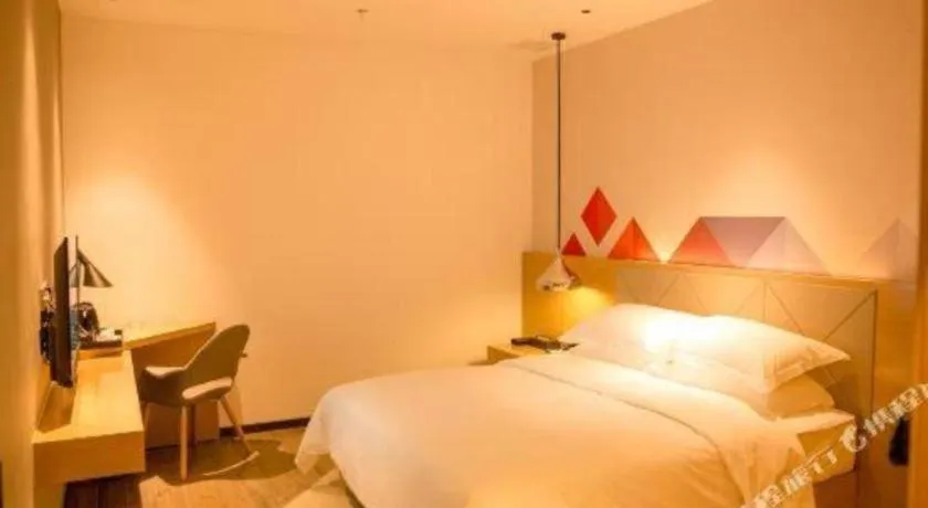 Bed in Borrman Hotel Qianjiang High-speed Railway Station Lobster City