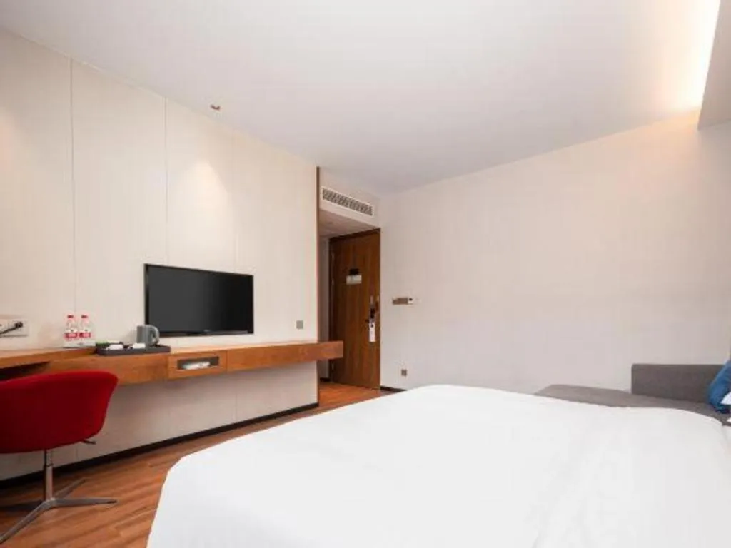 Bed in Borrman Hotel Qianjiang High-speed Railway Station Lobster City