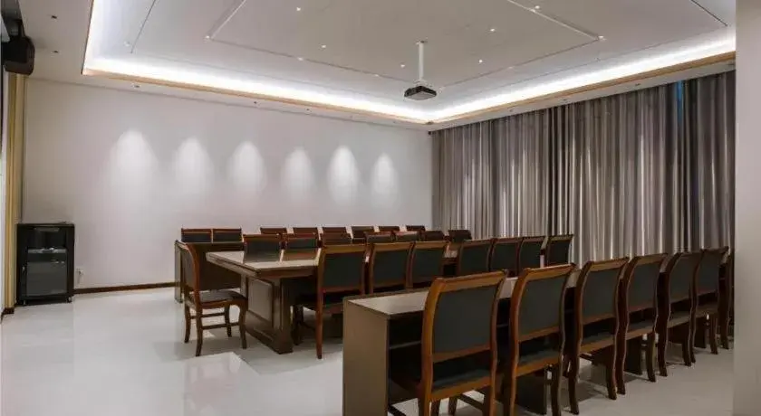 Borrman Hotel Qianjiang High-speed Railway Station Lobster City Borrman Hotel Qianjiang High-speed Railway Station Lobster City