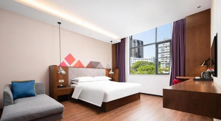 Bed in Borrman Hotel Qianjiang High-speed Railway Station Lobster City