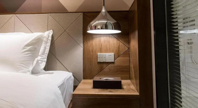 Bed in Borrman Hotel Qianjiang High-speed Railway Station Lobster City