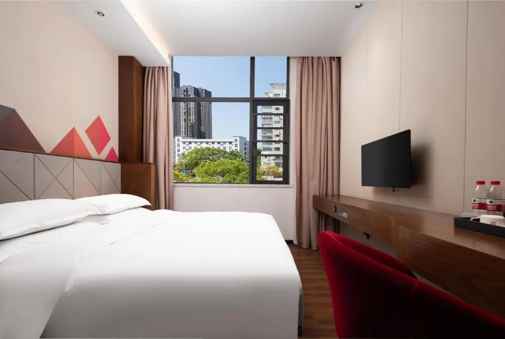 Bed in Borrman Hotel Qianjiang High-speed Railway Station Lobster City