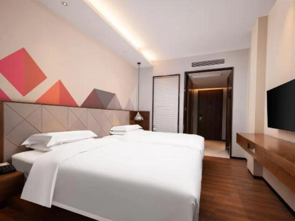 Bed in Borrman Hotel Qianjiang High-speed Railway Station Lobster City