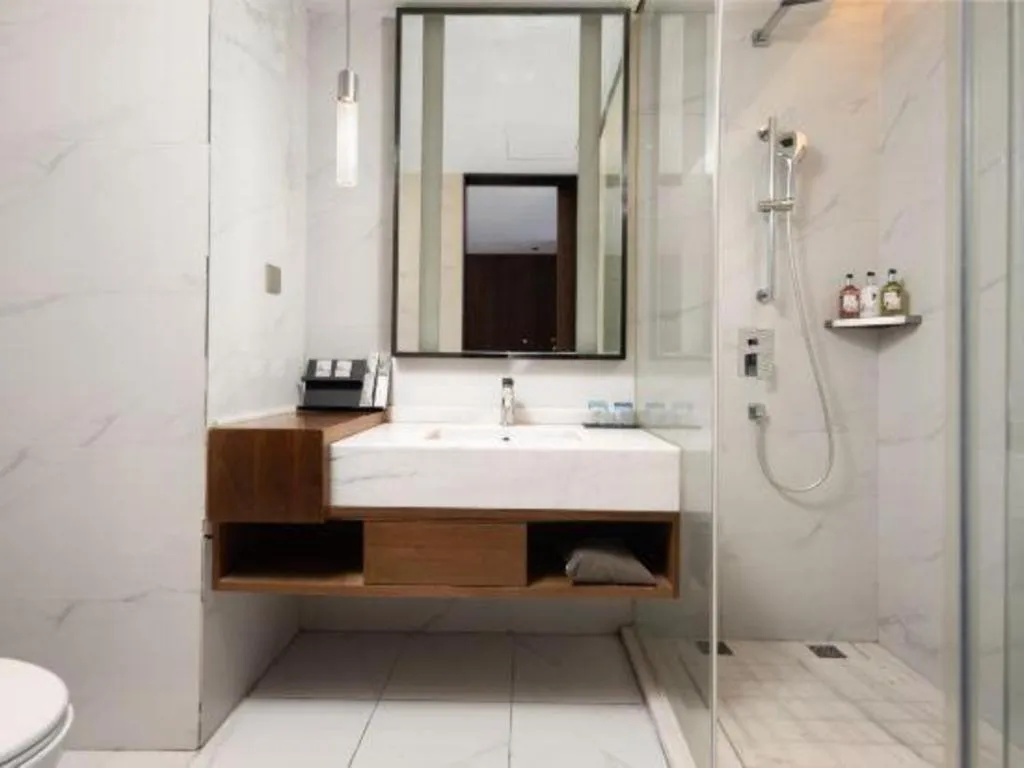 Borrman Hotel Qianjiang High-speed Railway Station Lobster City