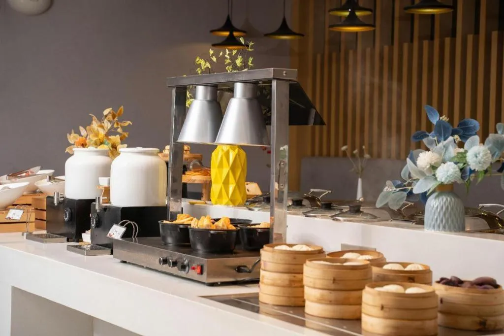 Borrman Hotel Qianjiang High-speed Railway Station Lobster City