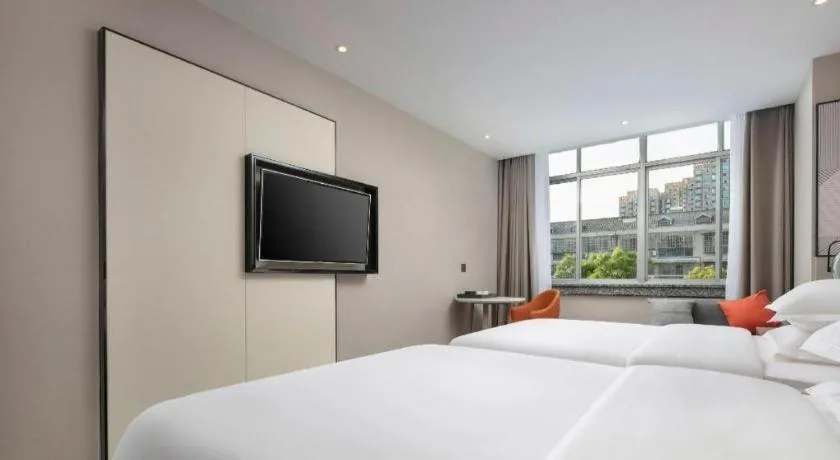 Bed in Borrman Hotel Qianjiang High-speed Railway Station Lobster City