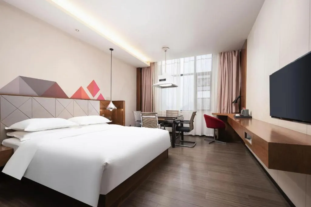 Bed in Borrman Hotel Qianjiang High-speed Railway Station Lobster City