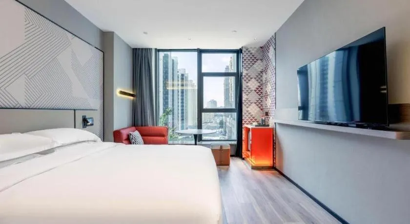 Bed in Borrman Hotel Qianjiang High-speed Railway Station Lobster City